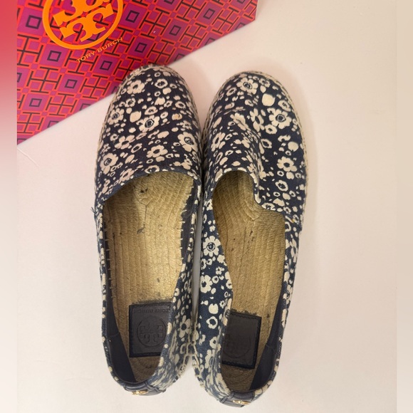 Tory Burch Navy and White Floral Espadrilles - Picture 4 of 5